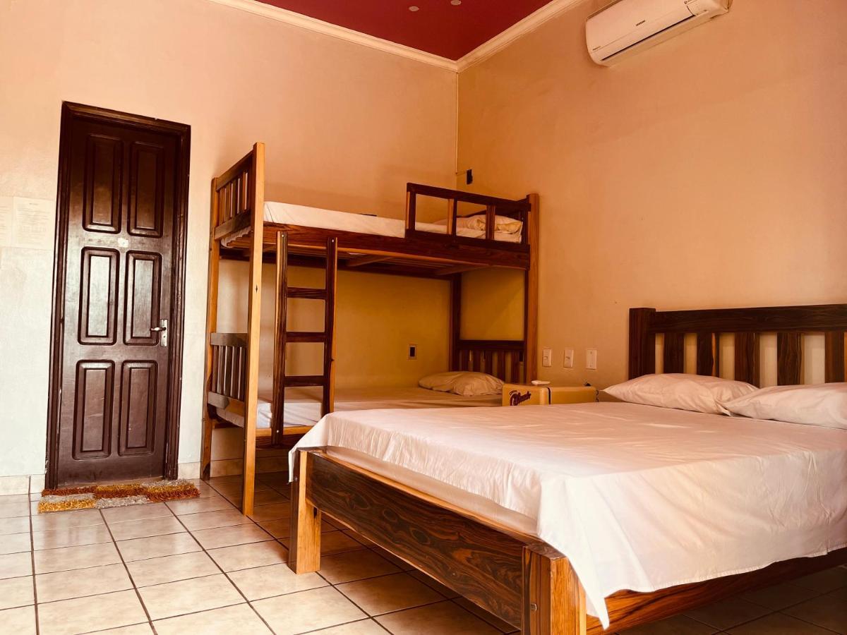 Dom Alberto Hostel كورومبا المظهر الخارجي الصورة