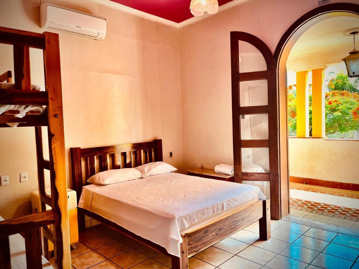 Dom Alberto Hostel كورومبا المظهر الخارجي الصورة